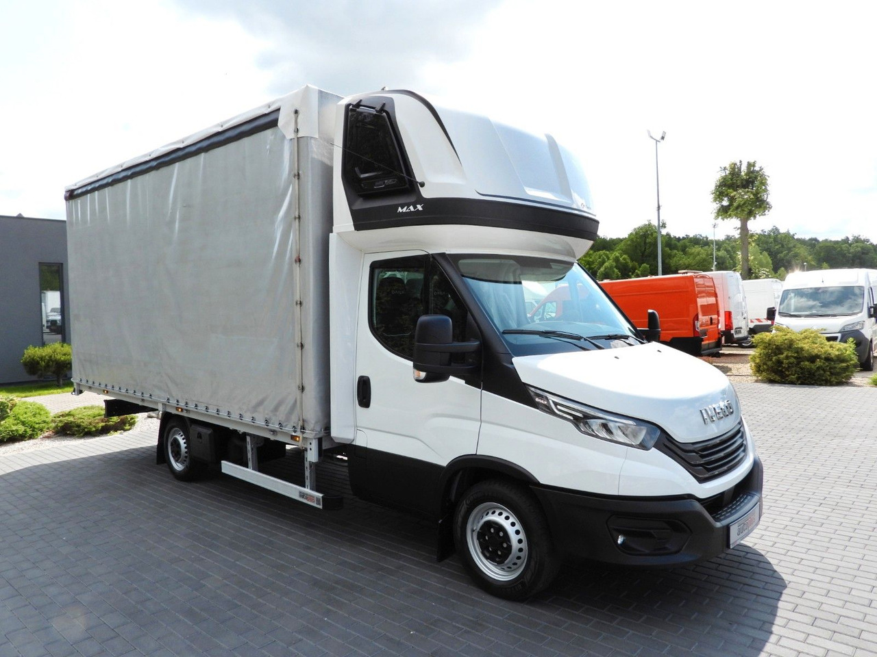 Iveco DAILY 35S18 PRITSCHE PLANE 10 PALETTEN TEMPOMAT - Curtain side van: picture 4 Iveco DAILY 35S18 PRITSCHE PLANE 10 PALETTEN TEMPOMAT - Curtain side van: picture 4