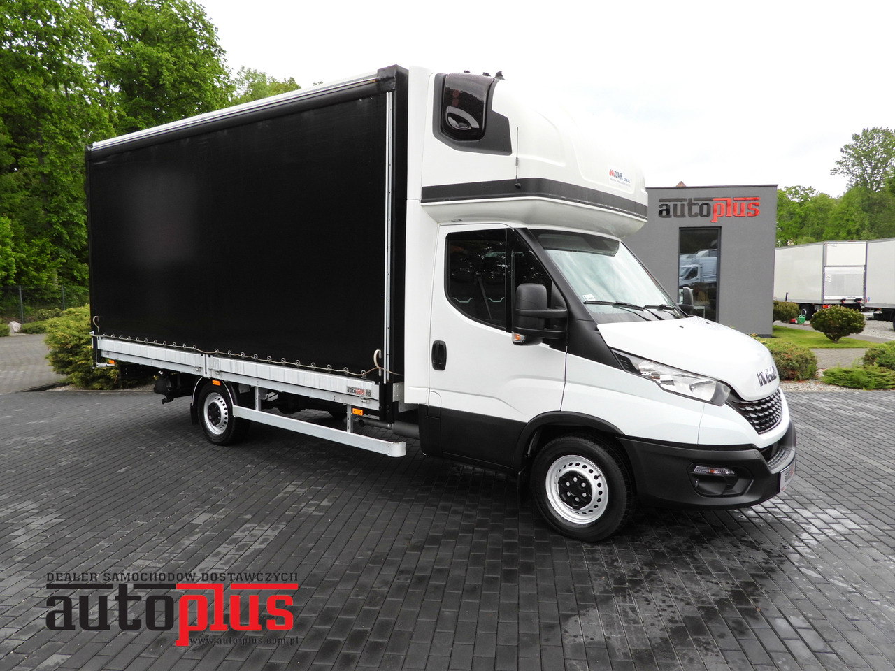 Iveco DAILY 35S18 PRITSCHE PLANE 10 PALETTEN WEBASTO - Curtain side van: picture 1 Iveco DAILY 35S18 PRITSCHE PLANE 10 PALETTEN WEBASTO - Curtain side van: picture 1