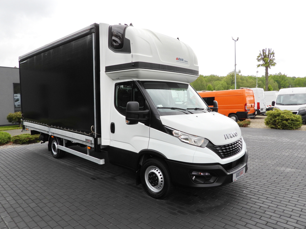 Iveco DAILY 35S18 PRITSCHE PLANE 10 PALETTEN WEBASTO - Curtain side van: picture 4 Iveco DAILY 35S18 PRITSCHE PLANE 10 PALETTEN WEBASTO - Curtain side van: picture 4