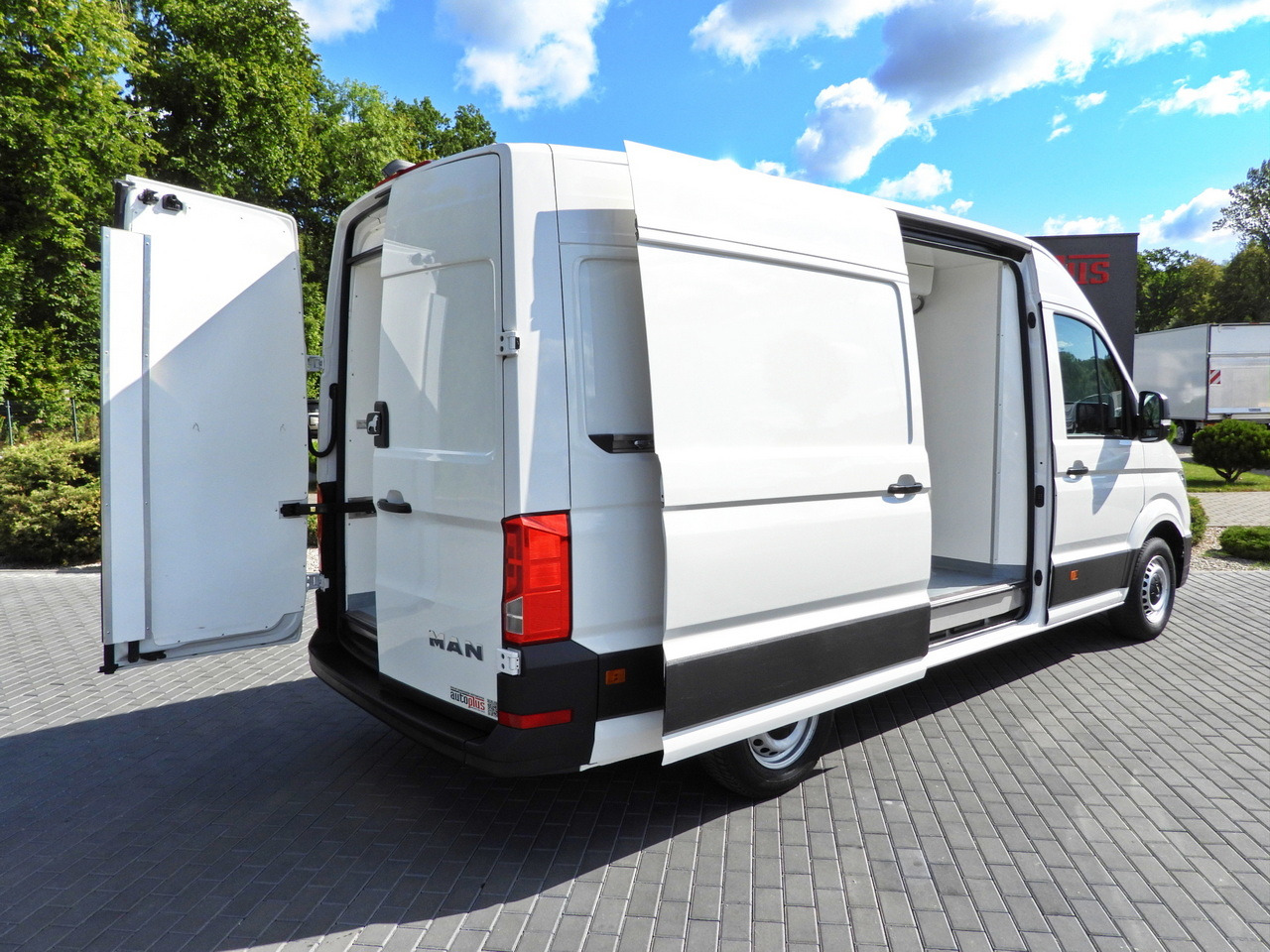 MAN TGE REFRIGERATOR VAN -5*C POWER SUPPLY 230V CRUISE CONTROL AUTOMATIC TRANSMISSION AIR CONDITIONING 180HP - Refrigerated van: picture 3 MAN TGE REFRIGERATOR VAN -5*C POWER SUPPLY 230V CRUISE CONTROL AUTOMATIC TRANSMISSION AIR CONDITIONING 180HP - Refrigerated van: picture 3