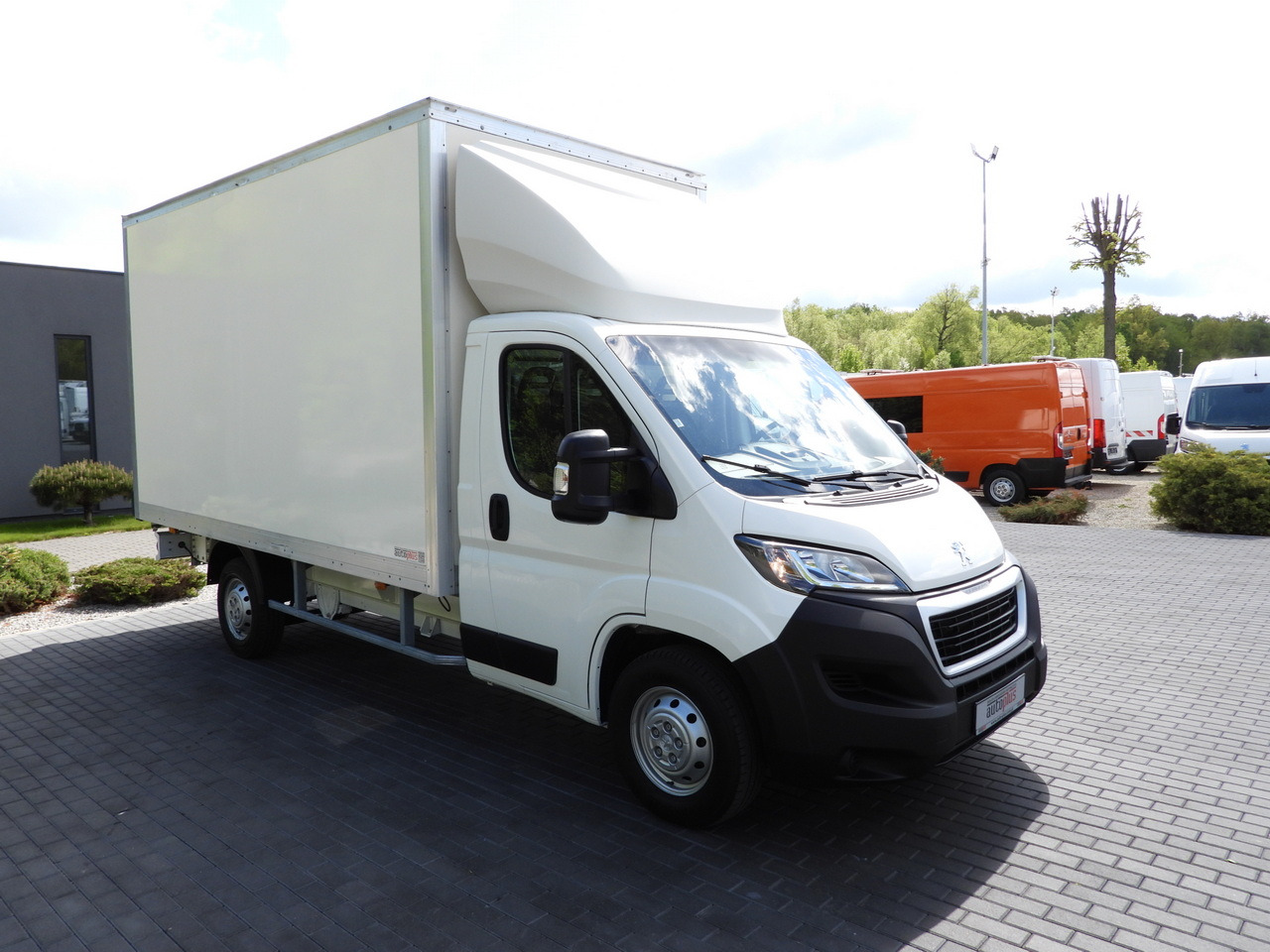 PEUGEOT BOXER BOX 8 PALLETS CRUISE CONTROL AIR CONDITIONING 130HP - Box van: picture 4 PEUGEOT BOXER BOX 8 PALLETS CRUISE CONTROL AIR CONDITIONING 130HP - Box van: picture 4