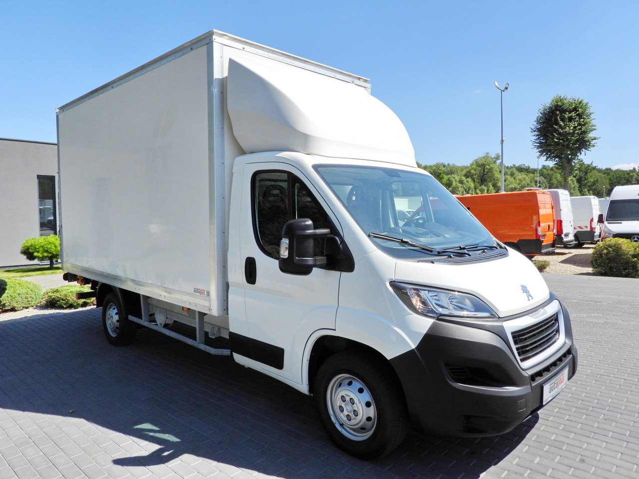 PEUGEOT BOXER BOX LIFT 8 PALLETS CRUISE CONTROL AIR CONDITIONING 130HP - Refrigerated van: picture 4 PEUGEOT BOXER BOX LIFT 8 PALLETS CRUISE CONTROL AIR CONDITIONING 130HP - Refrigerated van: picture 4