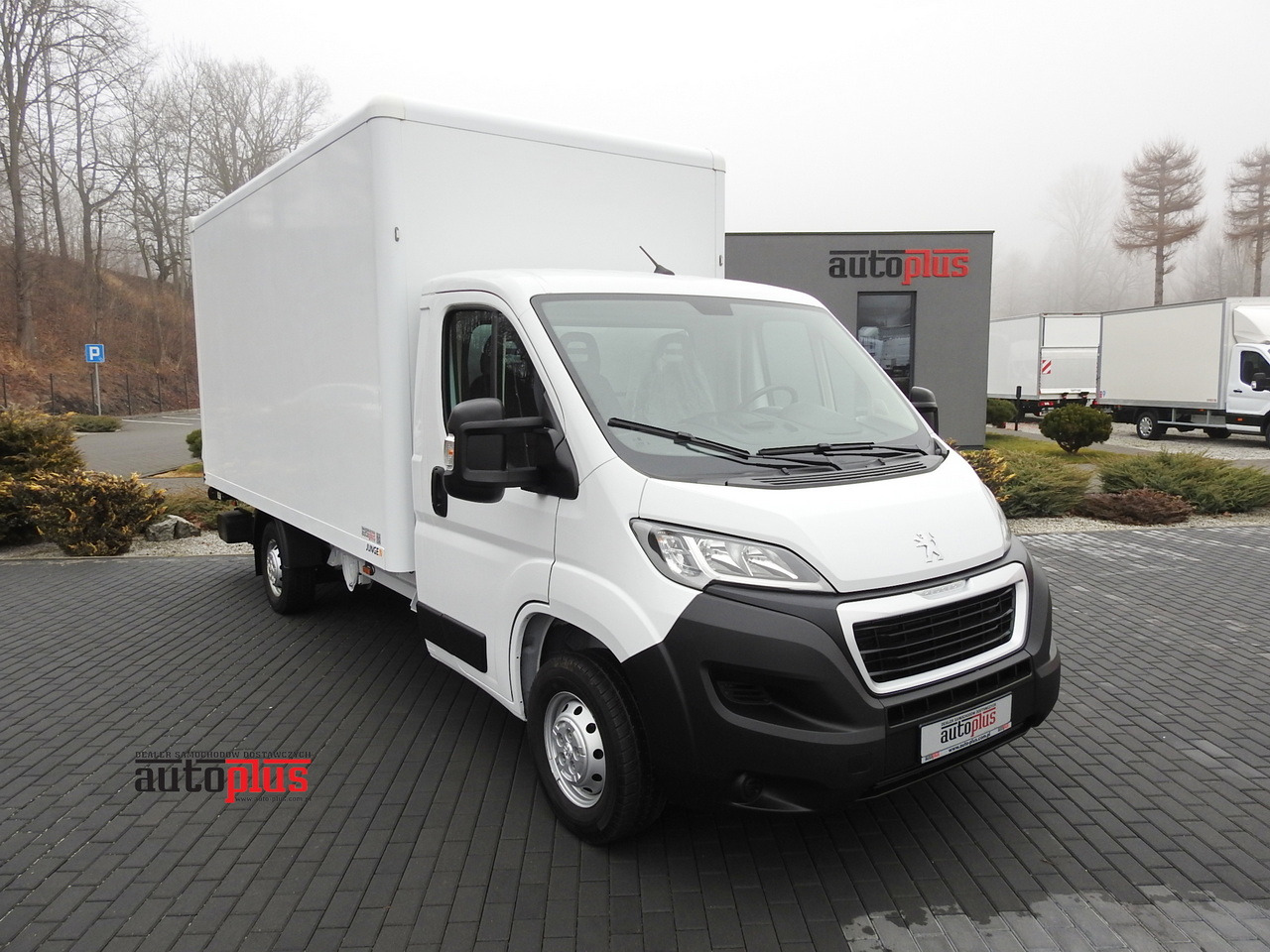 PEUGEOT BOXER BOX LIFT 8 PALLETS CRUISE CONTROL AIR CONDITIONING 140HP - Box van: picture 1 PEUGEOT BOXER BOX LIFT 8 PALLETS CRUISE CONTROL AIR CONDITIONING 140HP - Box van: picture 1
