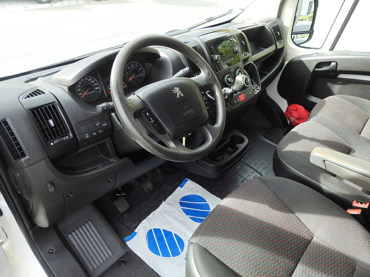 PEUGEOT BOXER STAKE BODY DOUBLE CABIN DOKA 7 SEATS AIR CONDITIONING 140HP - Combi van: picture 2 PEUGEOT BOXER STAKE BODY DOUBLE CABIN DOKA 7 SEATS AIR CONDITIONING 140HP - Combi van: picture 2