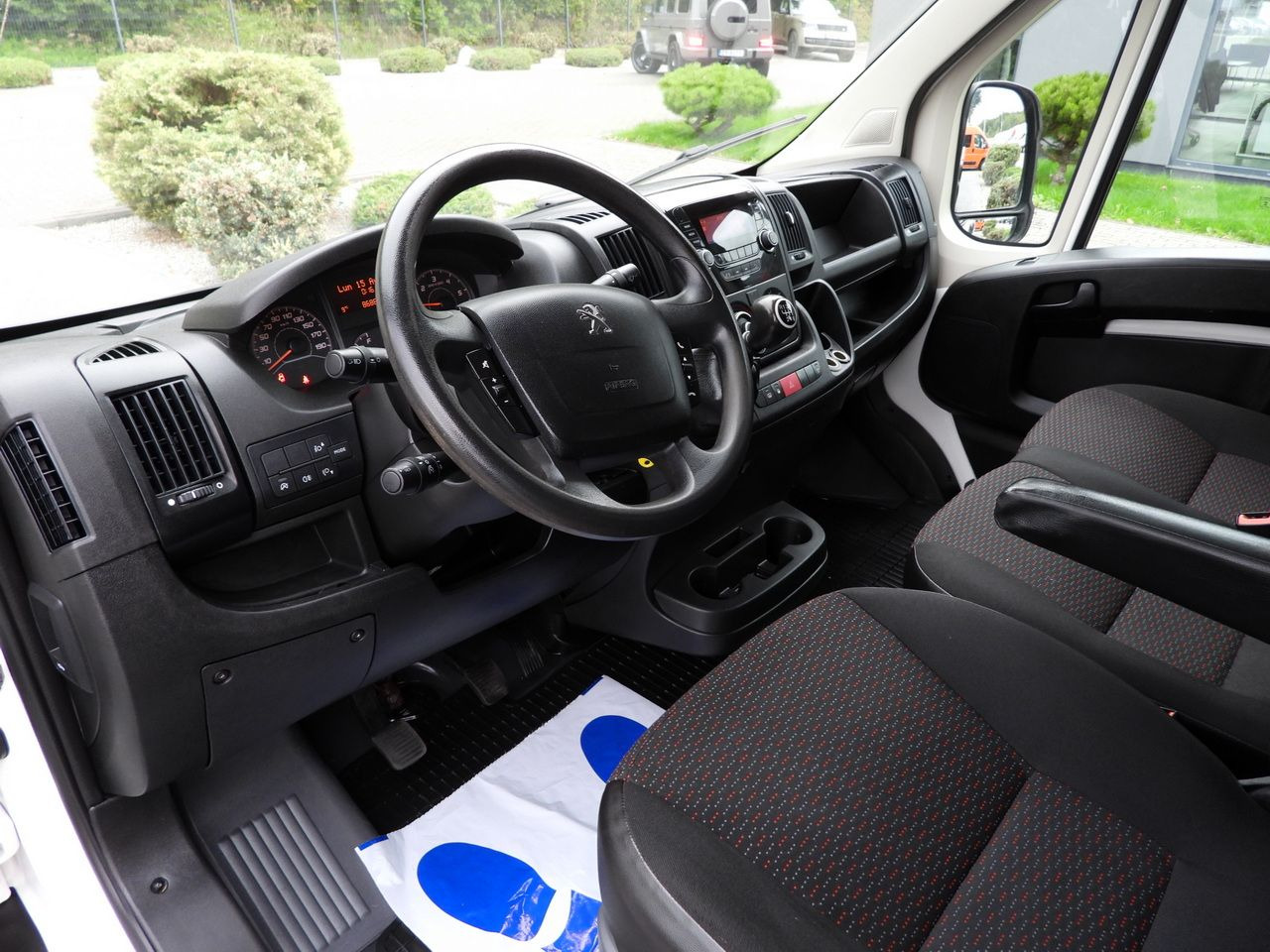 PEUGEOT BOXER STAKE BODY DOUBLE CABIN DOKA 7 SEATS CRUISE CONTROL AIR CONDITIONING 140HP - Combi van: picture 2 PEUGEOT BOXER STAKE BODY DOUBLE CABIN DOKA 7 SEATS CRUISE CONTROL AIR CONDITIONING 140HP - Combi van: picture 2