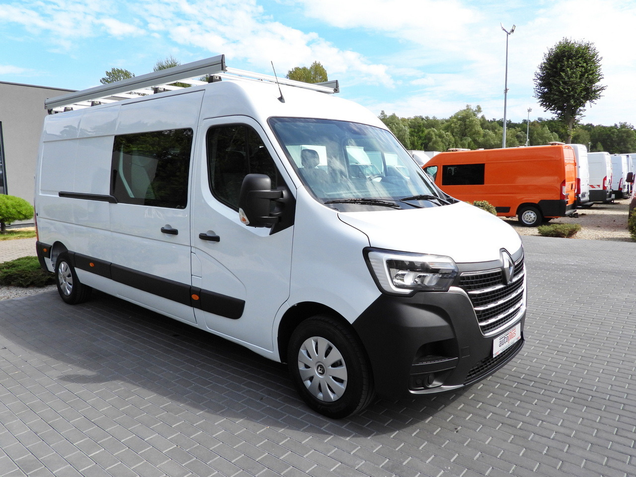 RENAULT MASTER BOX DELIVERY VAN 7 SEATS CRUISE CONTROL NAVIGATION LED LIGHTS AIR CONDITIONING 135HP - Panel van: picture 4 RENAULT MASTER BOX DELIVERY VAN 7 SEATS CRUISE CONTROL NAVIGATION LED LIGHTS AIR CONDITIONING 135HP - Panel van: picture 4