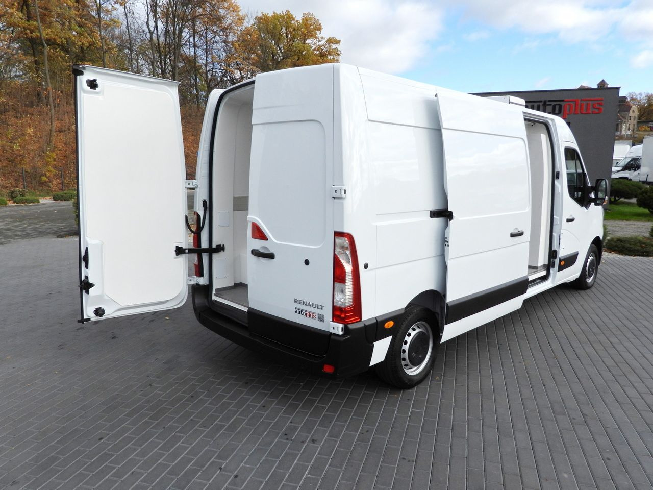 RENAULT MASTER REFRIGERATOR VAN 0*C CRUISE CONTROL LED LIGHTS AIR CONDITIONING 135HP - Refrigerated van: picture 3 RENAULT MASTER REFRIGERATOR VAN 0*C CRUISE CONTROL LED LIGHTS AIR CONDITIONING 135HP - Refrigerated van: picture 3