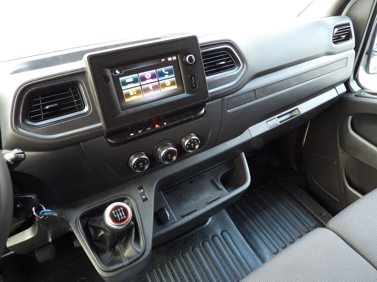 Refrigerated van RENAULT MASTER REFRIGERATOR VAN -10*C POWER SUPPLY 230V CRUISE CONTROL NAVIGATION LED LIGHTS AIR CONDITIONING 150HP: picture 38 Refrigerated van RENAULT MASTER REFRIGERATOR VAN -10*C POWER SUPPLY 230V CRUISE CONTROL NAVIGATION LED LIGHTS AIR CONDITIONING 150HP: picture 38