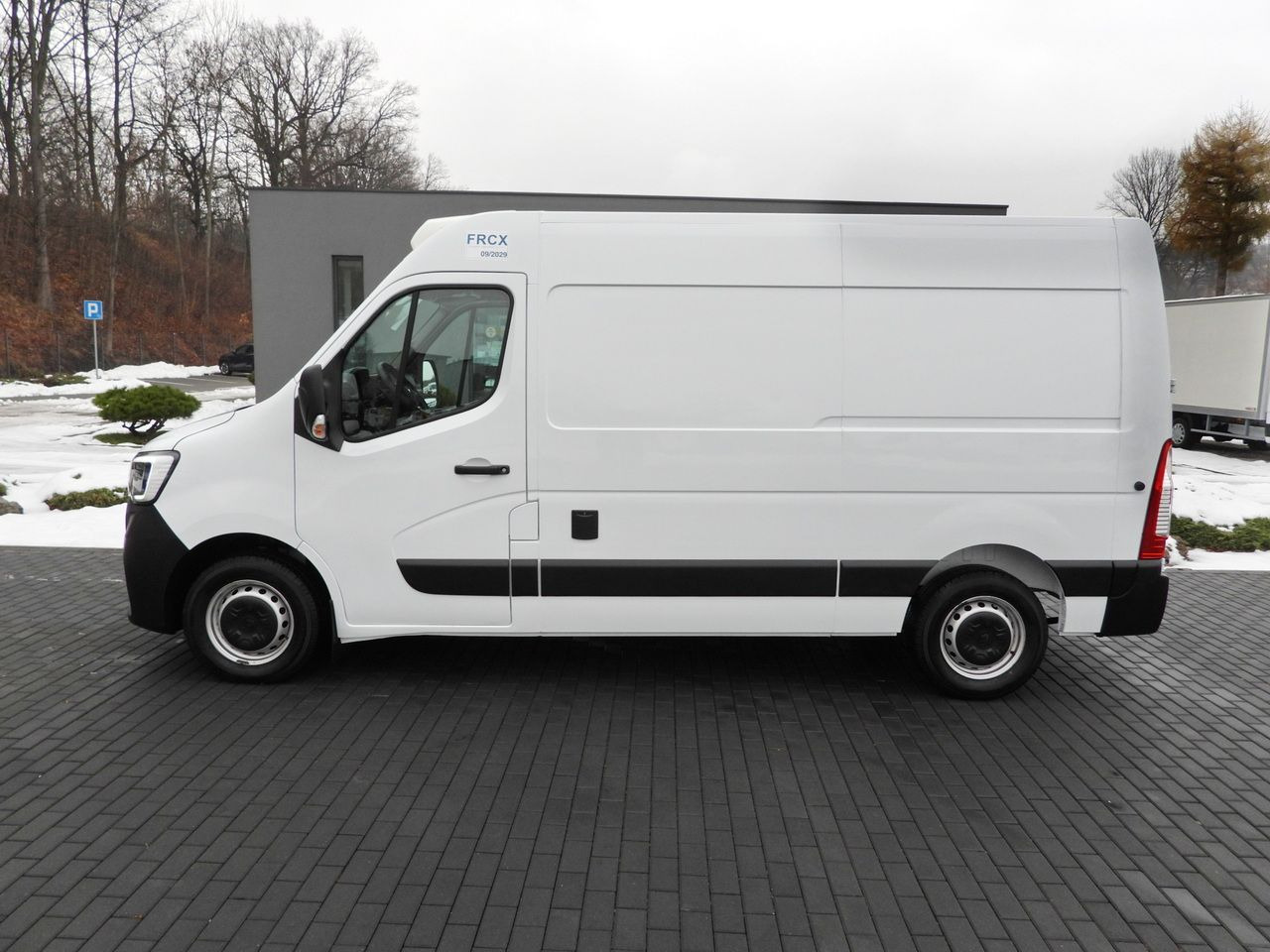 Refrigerated van RENAULT MASTER REFRIGERATOR VAN -10*C POWER SUPPLY 230V CRUISE CONTROL NAVIGATION LED LIGHTS AIR CONDITIONING 150HP: picture 9 Refrigerated van RENAULT MASTER REFRIGERATOR VAN -10*C POWER SUPPLY 230V CRUISE CONTROL NAVIGATION LED LIGHTS AIR CONDITIONING 150HP: picture 9