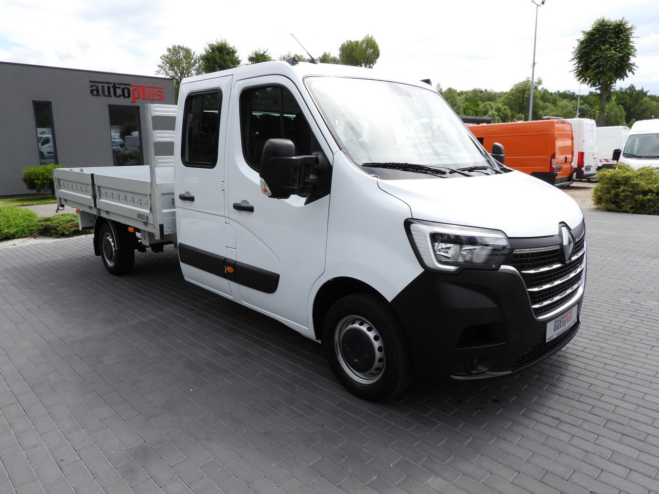 RENAULT MASTER STAKE BODY DOUBLE CABIN DOKA 7 SEATS LED LIGHTS AIR CONDITIONING 145HP - Flatbed van: picture 4 RENAULT MASTER STAKE BODY DOUBLE CABIN DOKA 7 SEATS LED LIGHTS AIR CONDITIONING 145HP - Flatbed van: picture 4
