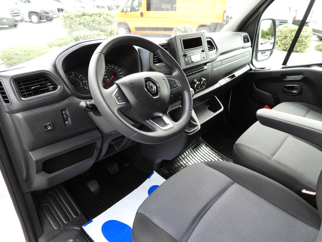 RENAULT MASTER TARPAULIN 10 PALLETS WEBASTO CRUISE CONTROL LED LIGHTS PNEUMATICS AIR CONDITIONING 165HP - Curtain side van: picture 2 RENAULT MASTER TARPAULIN 10 PALLETS WEBASTO CRUISE CONTROL LED LIGHTS PNEUMATICS AIR CONDITIONING 165HP - Curtain side van: picture 2