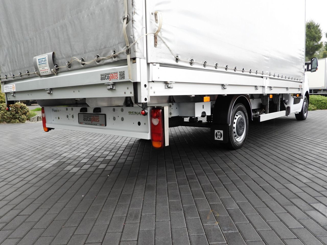 Curtain side van RENAULT MASTER TARPAULIN 12 PALLETS WEBASTO CRUISE CONTROL NAVIGATION LED LIGHTS PNEUMATICS AIR CONDITIONING 165HP: picture 24 Curtain side van RENAULT MASTER TARPAULIN 12 PALLETS WEBASTO CRUISE CONTROL NAVIGATION LED LIGHTS PNEUMATICS AIR CONDITIONING 165HP: picture 24