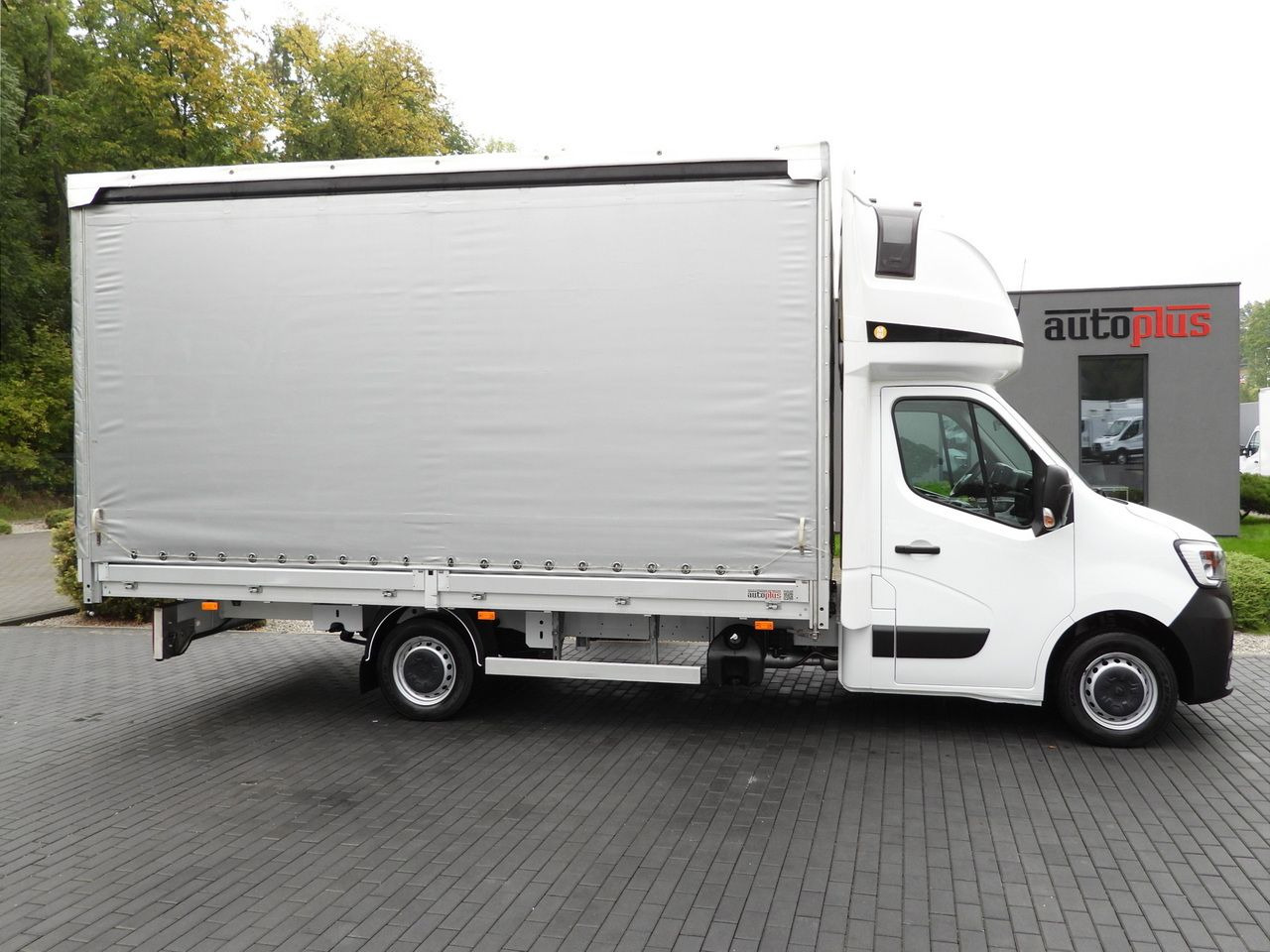 Curtain side van RENAULT MASTER TARPAULIN 12 PALLETS WEBASTO CRUISE CONTROL NAVIGATION LED LIGHTS PNEUMATICS AIR CONDITIONING 165HP: picture 7 Curtain side van RENAULT MASTER TARPAULIN 12 PALLETS WEBASTO CRUISE CONTROL NAVIGATION LED LIGHTS PNEUMATICS AIR CONDITIONING 165HP: picture 7