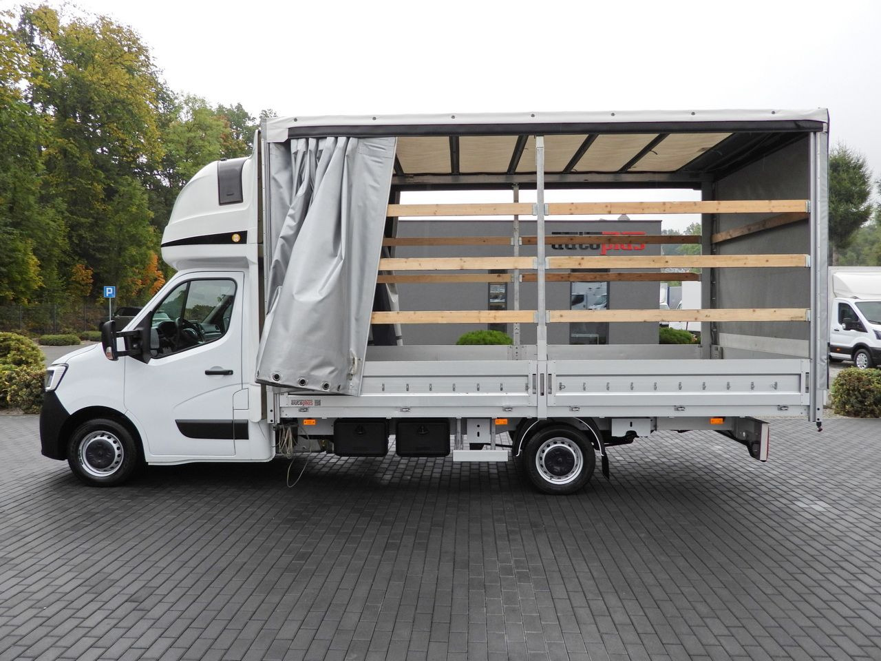 Curtain side van RENAULT MASTER TARPAULIN 12 PALLETS WEBASTO CRUISE CONTROL NAVIGATION LED LIGHTS PNEUMATICS AIR CONDITIONING 165HP: picture 8 Curtain side van RENAULT MASTER TARPAULIN 12 PALLETS WEBASTO CRUISE CONTROL NAVIGATION LED LIGHTS PNEUMATICS AIR CONDITIONING 165HP: picture 8