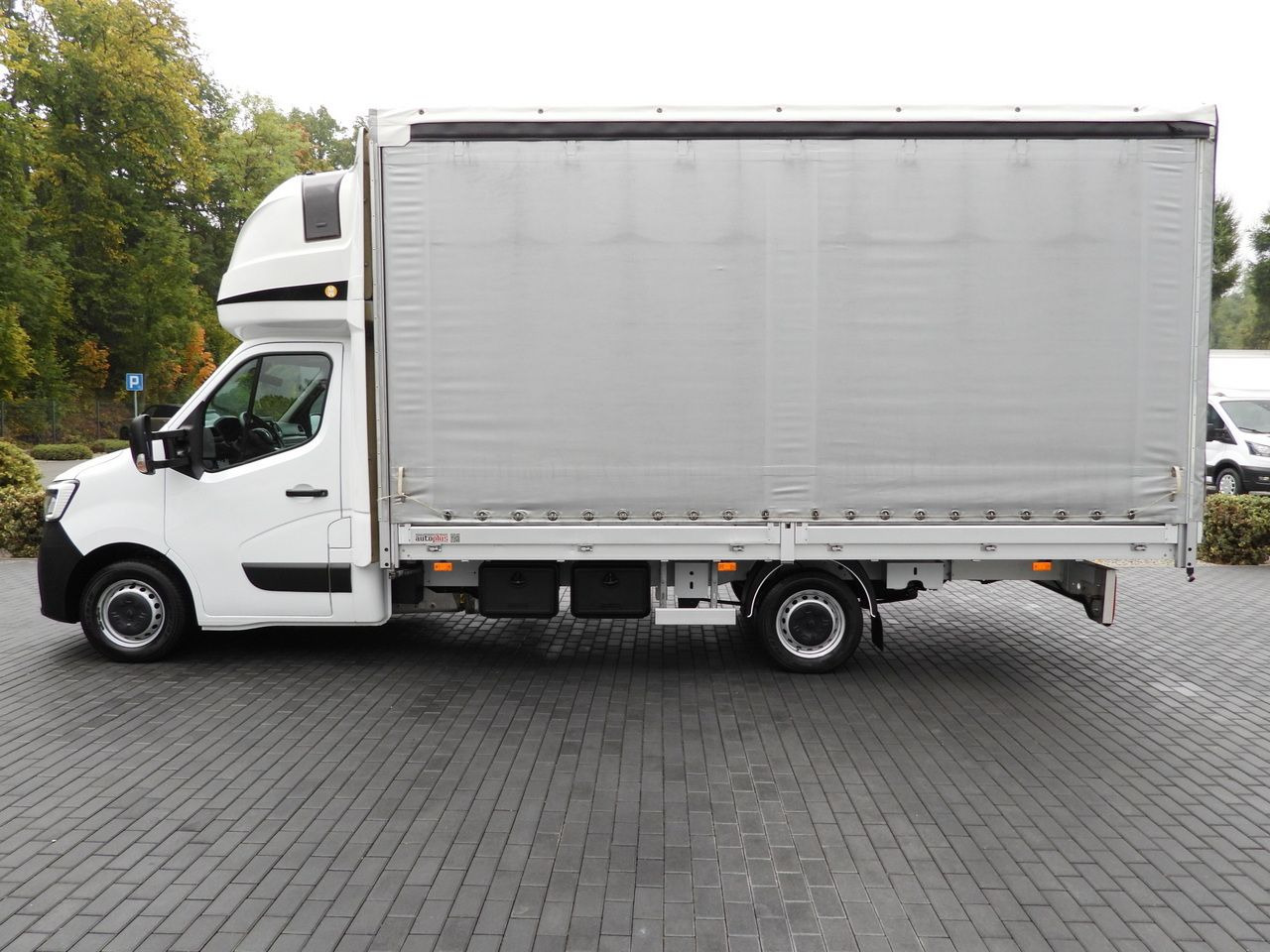 Curtain side van RENAULT MASTER TARPAULIN 12 PALLETS WEBASTO CRUISE CONTROL NAVIGATION LED LIGHTS PNEUMATICS AIR CONDITIONING 165HP: picture 9 Curtain side van RENAULT MASTER TARPAULIN 12 PALLETS WEBASTO CRUISE CONTROL NAVIGATION LED LIGHTS PNEUMATICS AIR CONDITIONING 165HP: picture 9