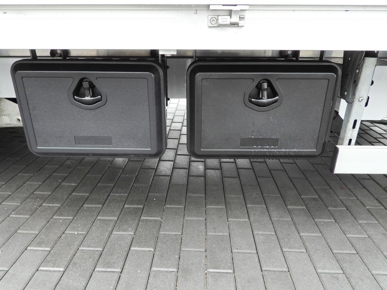 Curtain side van RENAULT MASTER TARPAULIN 12 PALLETS WEBASTO CRUISE CONTROL NAVIGATION LED LIGHTS PNEUMATICS AIR CONDITIONING 165HP: picture 22 Curtain side van RENAULT MASTER TARPAULIN 12 PALLETS WEBASTO CRUISE CONTROL NAVIGATION LED LIGHTS PNEUMATICS AIR CONDITIONING 165HP: picture 22