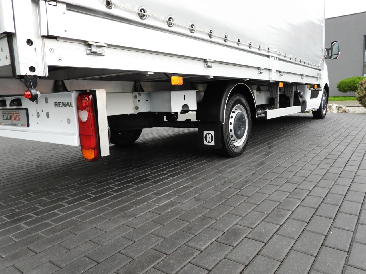 Curtain side van RENAULT MASTER TARPAULIN 12 PALLETS WEBASTO CRUISE CONTROL NAVIGATION LED LIGHTS PNEUMATICS AIR CONDITIONING 165HP: picture 17 Curtain side van RENAULT MASTER TARPAULIN 12 PALLETS WEBASTO CRUISE CONTROL NAVIGATION LED LIGHTS PNEUMATICS AIR CONDITIONING 165HP: picture 17