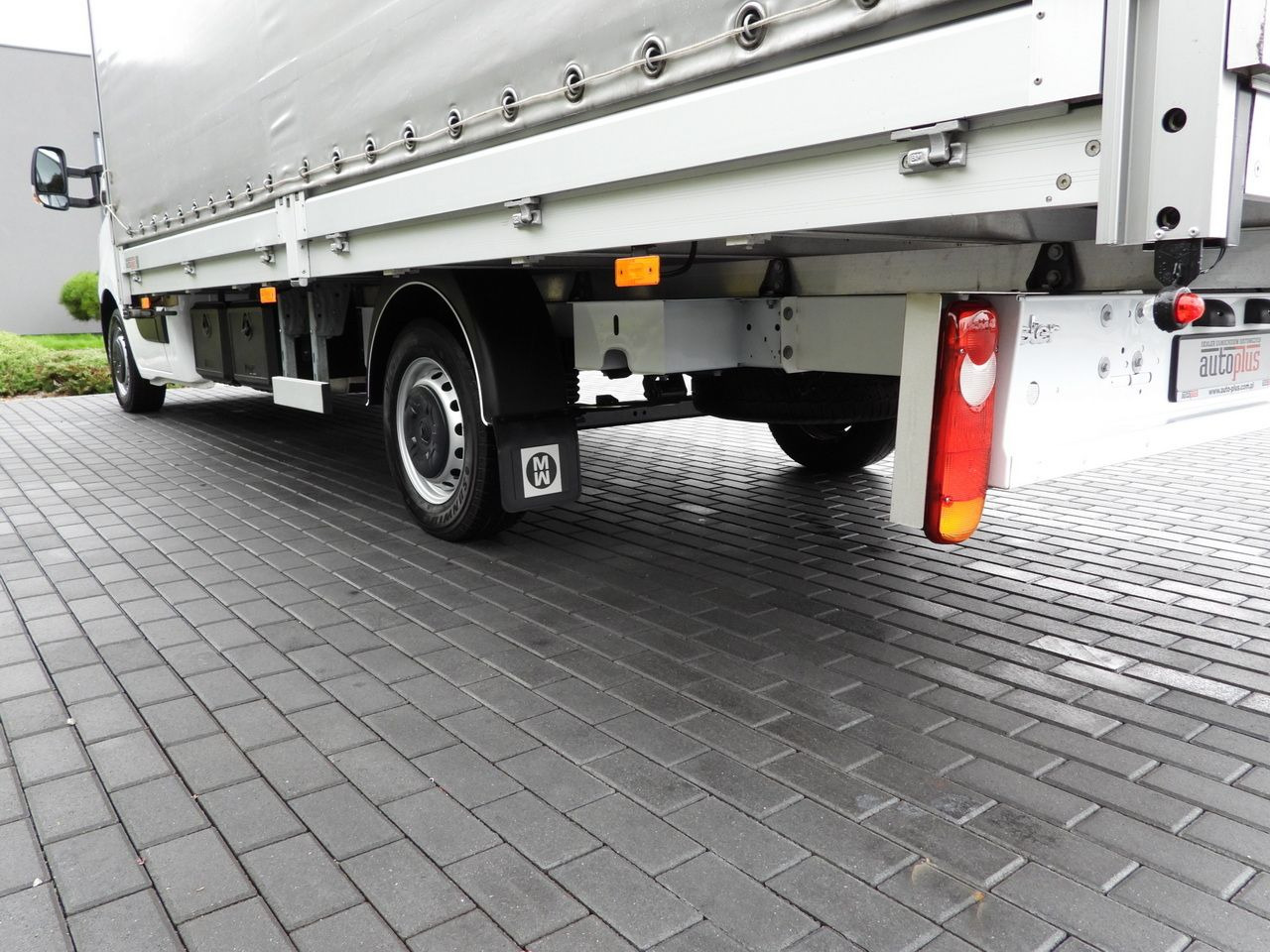 Curtain side van RENAULT MASTER TARPAULIN 12 PALLETS WEBASTO CRUISE CONTROL NAVIGATION LED LIGHTS PNEUMATICS AIR CONDITIONING 165HP: picture 16 Curtain side van RENAULT MASTER TARPAULIN 12 PALLETS WEBASTO CRUISE CONTROL NAVIGATION LED LIGHTS PNEUMATICS AIR CONDITIONING 165HP: picture 16