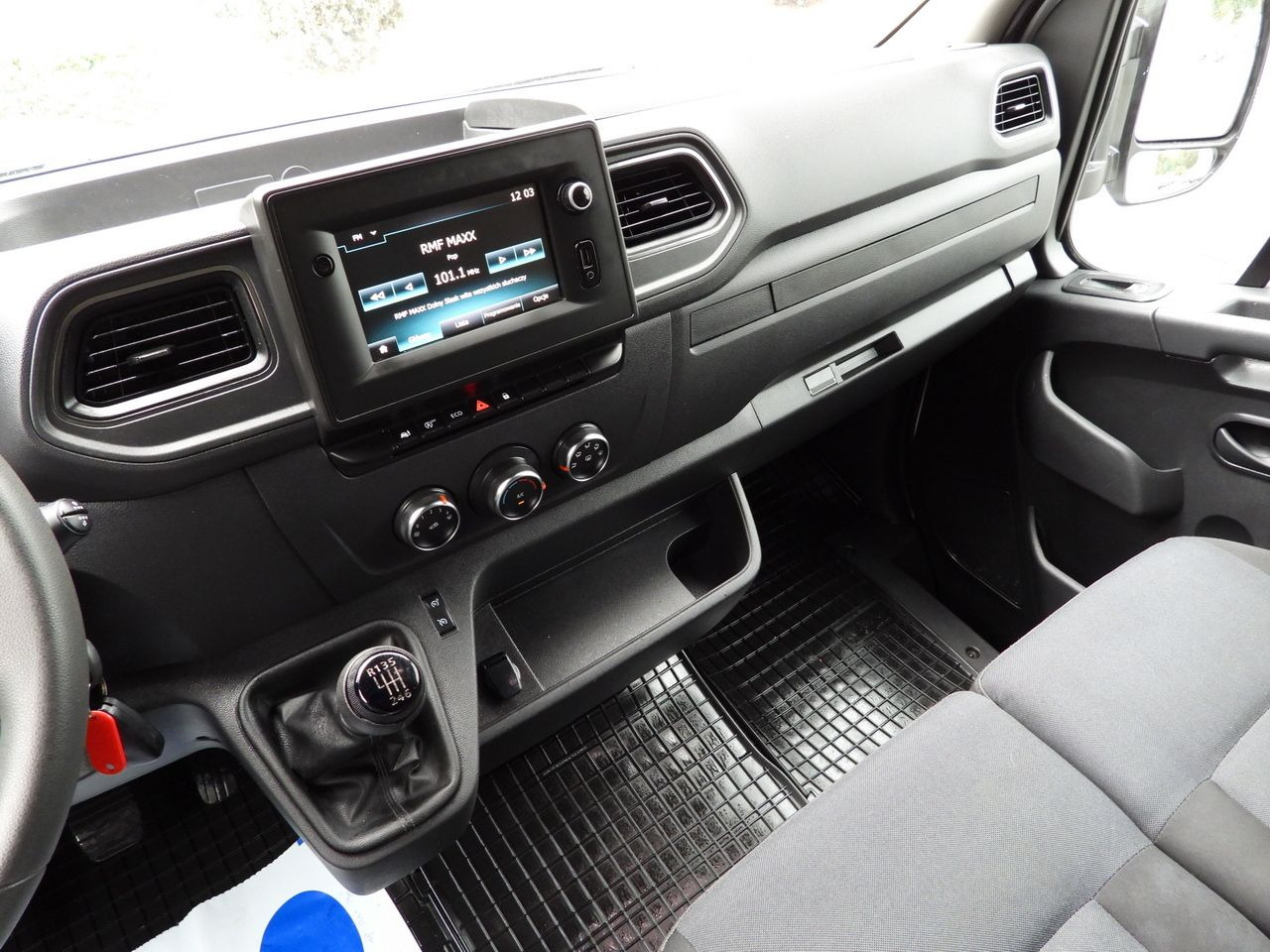 Curtain side van RENAULT MASTER TARPAULIN 12 PALLETS WEBASTO CRUISE CONTROL NAVIGATION LED LIGHTS PNEUMATICS AIR CONDITIONING 165HP: picture 31 Curtain side van RENAULT MASTER TARPAULIN 12 PALLETS WEBASTO CRUISE CONTROL NAVIGATION LED LIGHTS PNEUMATICS AIR CONDITIONING 165HP: picture 31