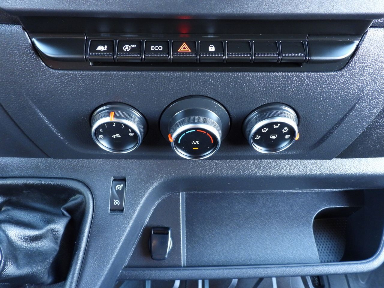 Curtain side van RENAULT MASTER TARPAULIN 8 PALLETS WEBASTO CRUISE CONTROL LED LIGHTS AIR CONDITIONING 165HP: picture 37 Curtain side van RENAULT MASTER TARPAULIN 8 PALLETS WEBASTO CRUISE CONTROL LED LIGHTS AIR CONDITIONING 165HP: picture 37