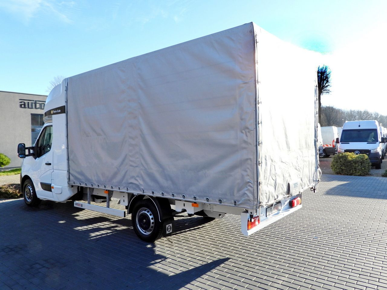 Curtain side van RENAULT MASTER TARPAULIN 8 PALLETS WEBASTO CRUISE CONTROL LED LIGHTS AIR CONDITIONING 165HP: picture 10 Curtain side van RENAULT MASTER TARPAULIN 8 PALLETS WEBASTO CRUISE CONTROL LED LIGHTS AIR CONDITIONING 165HP: picture 10