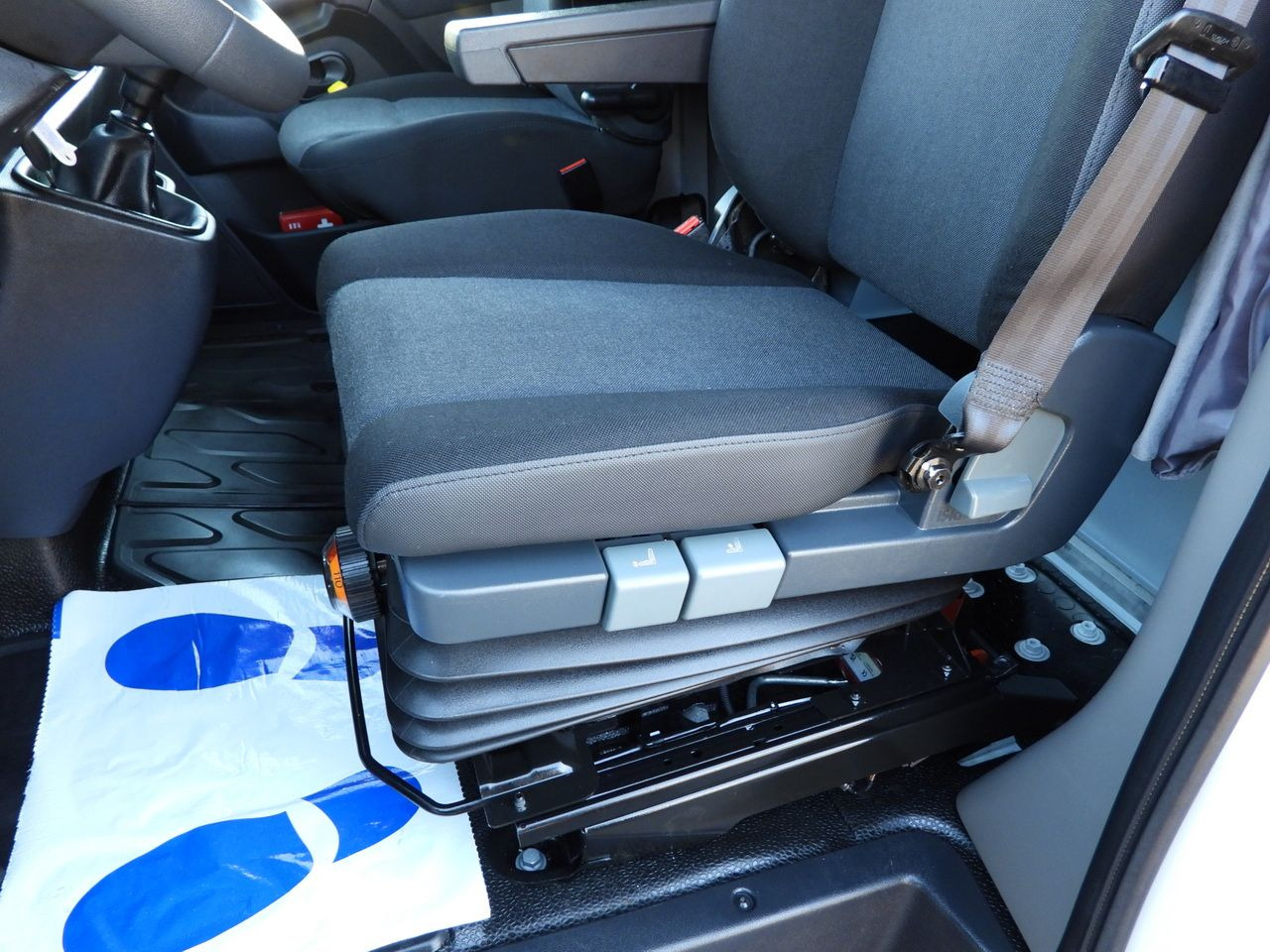 Curtain side van RENAULT MASTER TARPAULIN 8 PALLETS WEBASTO CRUISE CONTROL LED LIGHTS AIR CONDITIONING 165HP: picture 30 Curtain side van RENAULT MASTER TARPAULIN 8 PALLETS WEBASTO CRUISE CONTROL LED LIGHTS AIR CONDITIONING 165HP: picture 30