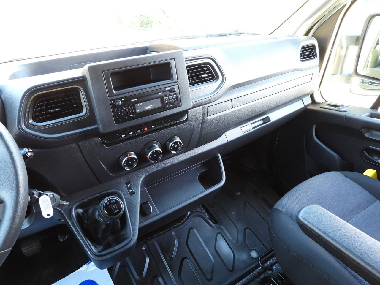 Curtain side van RENAULT MASTER TARPAULIN 8 PALLETS WEBASTO CRUISE CONTROL LED LIGHTS AIR CONDITIONING 165HP: picture 34 Curtain side van RENAULT MASTER TARPAULIN 8 PALLETS WEBASTO CRUISE CONTROL LED LIGHTS AIR CONDITIONING 165HP: picture 34