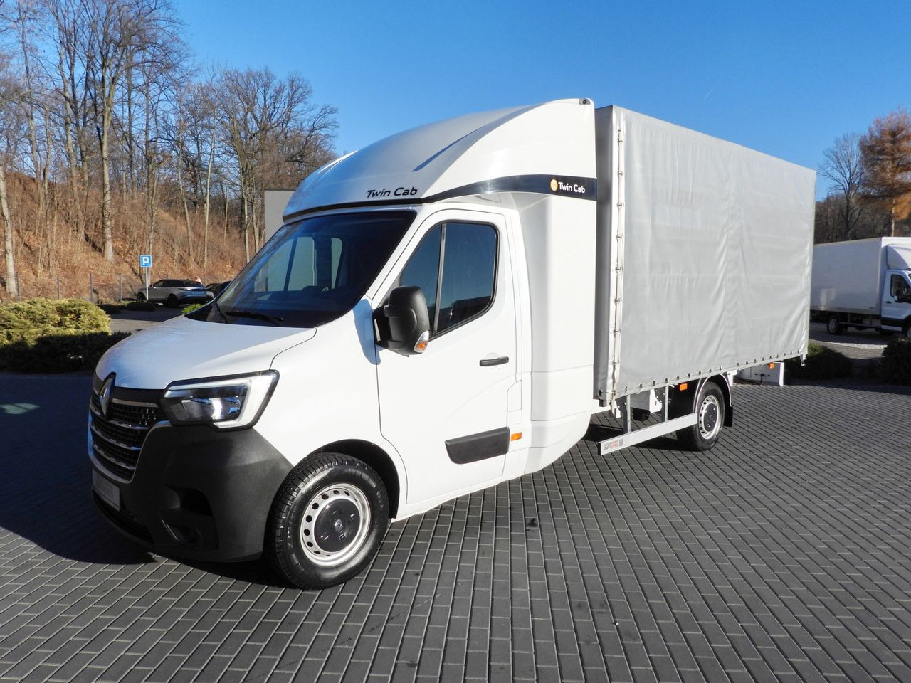 Curtain side van RENAULT MASTER TARPAULIN 8 PALLETS WEBASTO CRUISE CONTROL LED LIGHTS AIR CONDITIONING 165HP: picture 18 Curtain side van RENAULT MASTER TARPAULIN 8 PALLETS WEBASTO CRUISE CONTROL LED LIGHTS AIR CONDITIONING 165HP: picture 18