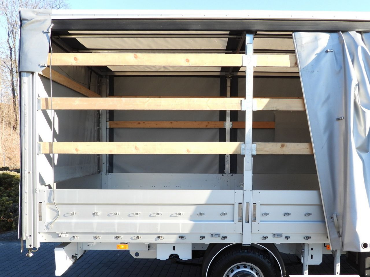 Curtain side van RENAULT MASTER TARPAULIN 8 PALLETS WEBASTO CRUISE CONTROL LED LIGHTS AIR CONDITIONING 165HP: picture 25 Curtain side van RENAULT MASTER TARPAULIN 8 PALLETS WEBASTO CRUISE CONTROL LED LIGHTS AIR CONDITIONING 165HP: picture 25