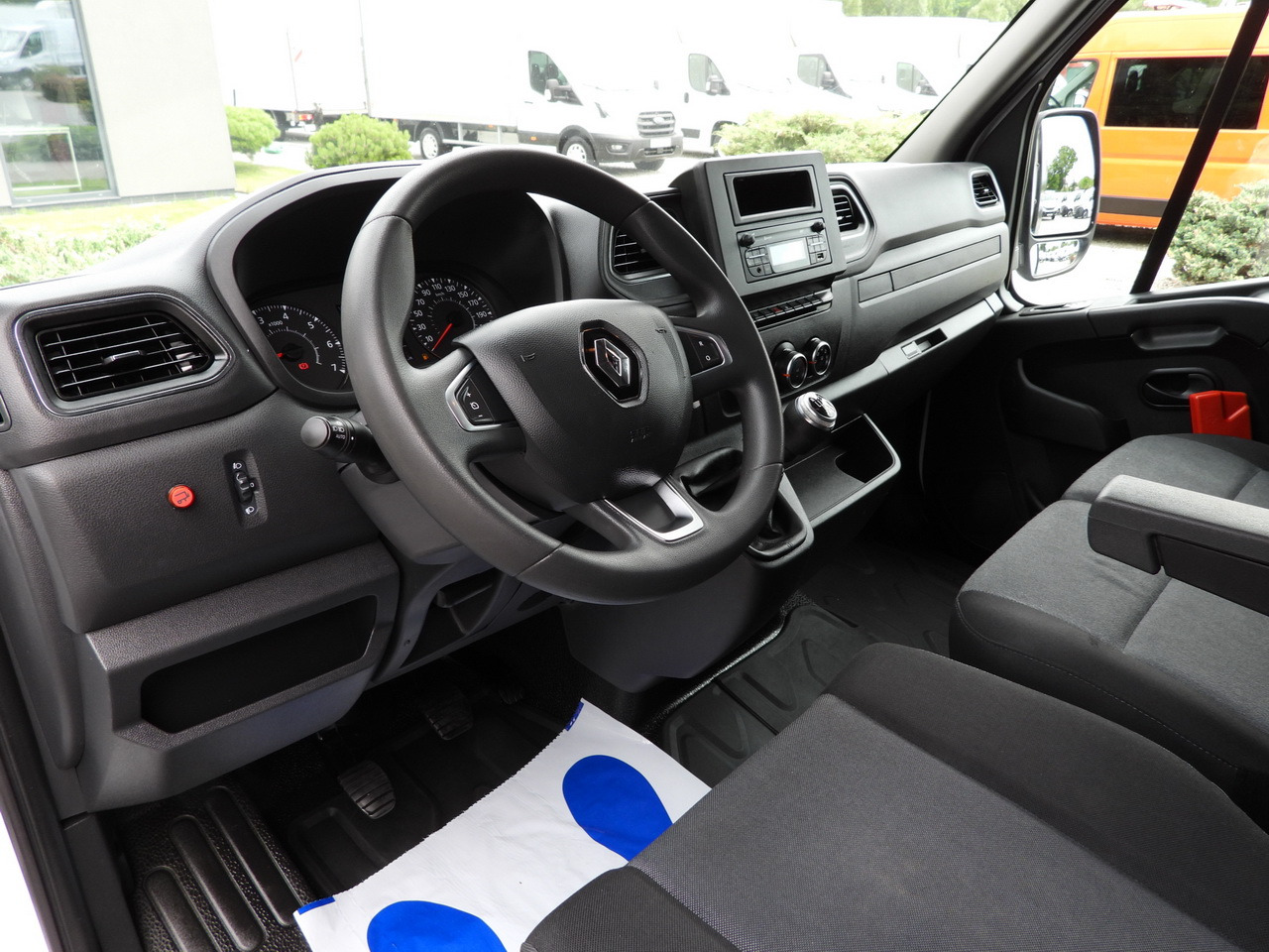 RENAULT MASTER TARPAULIN LIFT 9 PALLETS WEBASTO CRUISE CONTROL LED LIGHTS PNEUMATICS AIR CONDITIONING 165HP - Curtain side van: picture 2 RENAULT MASTER TARPAULIN LIFT 9 PALLETS WEBASTO CRUISE CONTROL LED LIGHTS PNEUMATICS AIR CONDITIONING 165HP - Curtain side van: picture 2