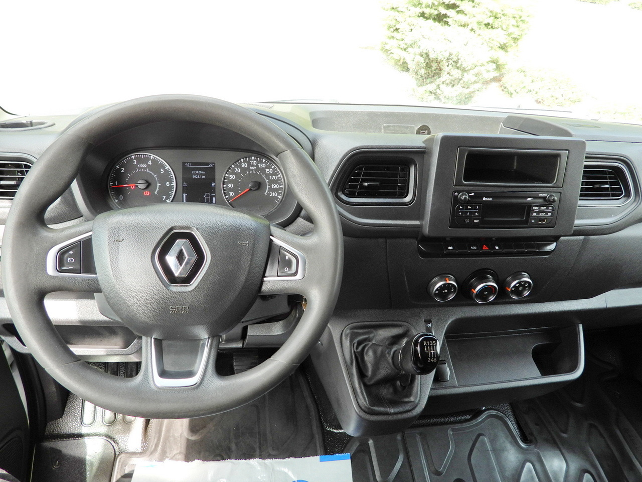 RENAULT MASTER TIPPER CRUISE CONTROL LED LIGHTS TWIN WHEELS AIR CONDITIONING  130HP - Tipper van: picture 2 RENAULT MASTER TIPPER CRUISE CONTROL LED LIGHTS TWIN WHEELS AIR CONDITIONING  130HP - Tipper van: picture 2