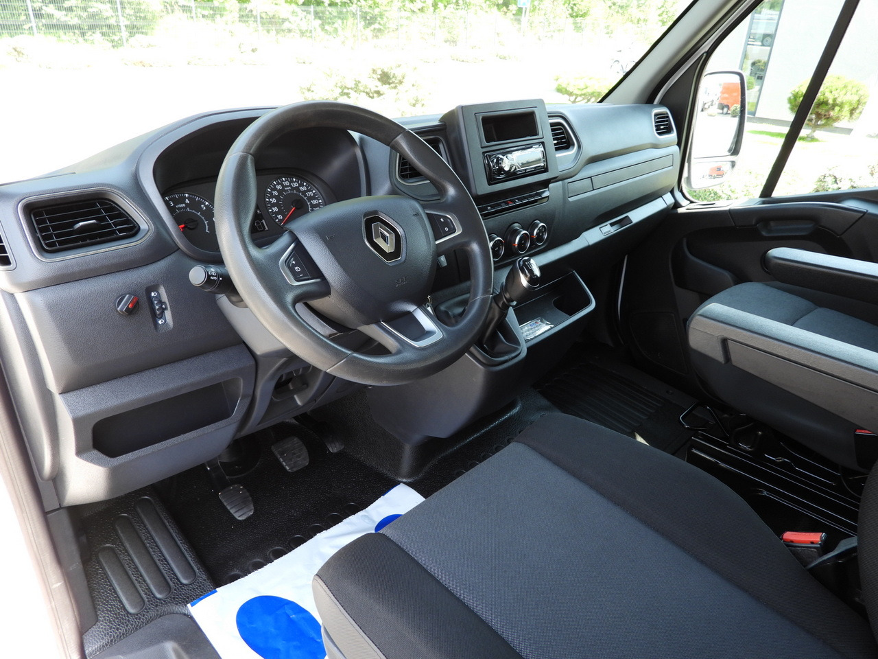 RENAULT MASTER TIPPER DOUBLE CABIN DOKA 6 SEATS CRUISE CONTROL LED LIGHTS TWIN WHEELS AIR CONDITIONING  130HP - Tipper van: picture 2 RENAULT MASTER TIPPER DOUBLE CABIN DOKA 6 SEATS CRUISE CONTROL LED LIGHTS TWIN WHEELS AIR CONDITIONING  130HP - Tipper van: picture 2
