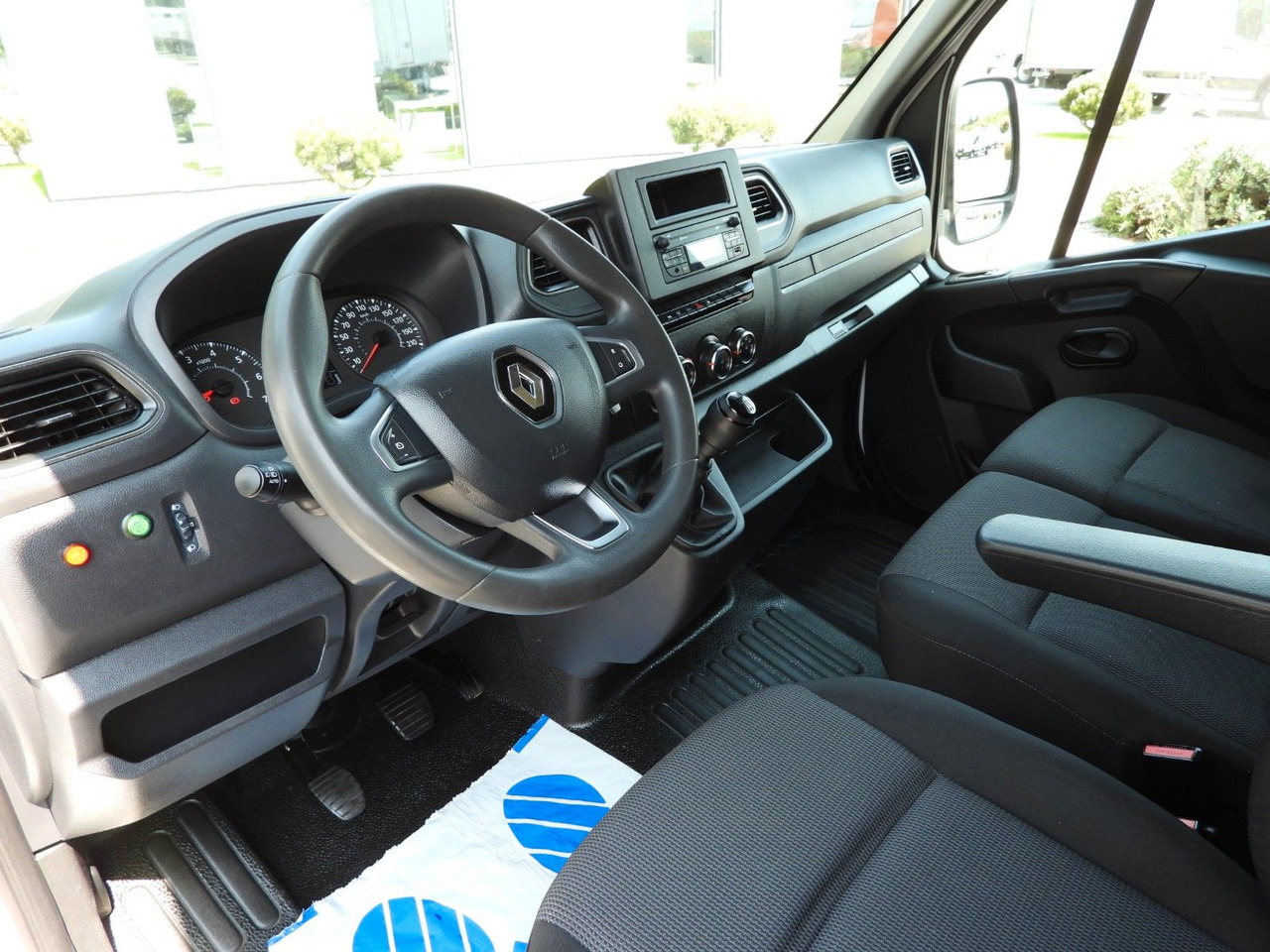 Renault MASTER KOFFER AUFZUG 8 PALETTEN TEMPOMAT LED - Box van: picture 2 Renault MASTER KOFFER AUFZUG 8 PALETTEN TEMPOMAT LED - Box van: picture 2