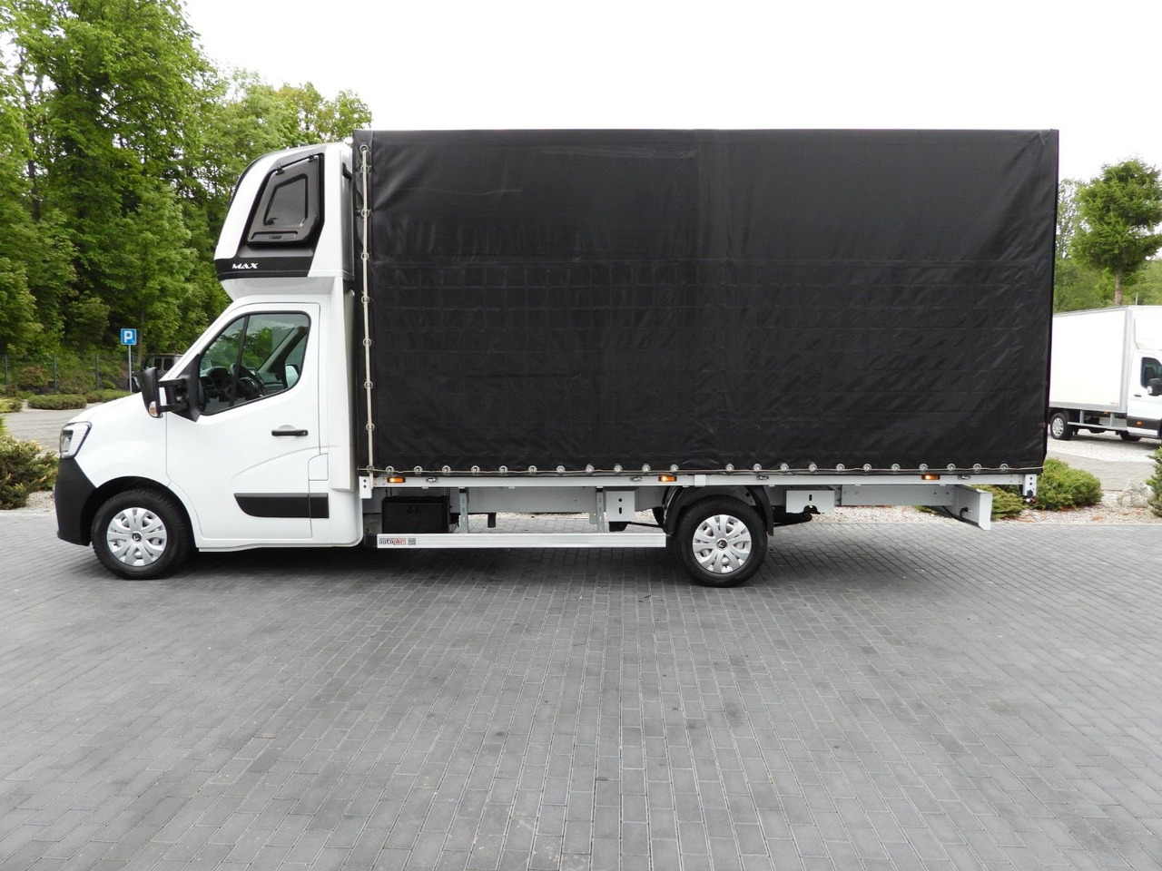 Lease a  Renault MASTER  PLANDEKA 10 PALET WEBASTO TEMPOMAT A/C Renault MASTER  PLANDEKA 10 PALET WEBASTO TEMPOMAT A/C: picture 9