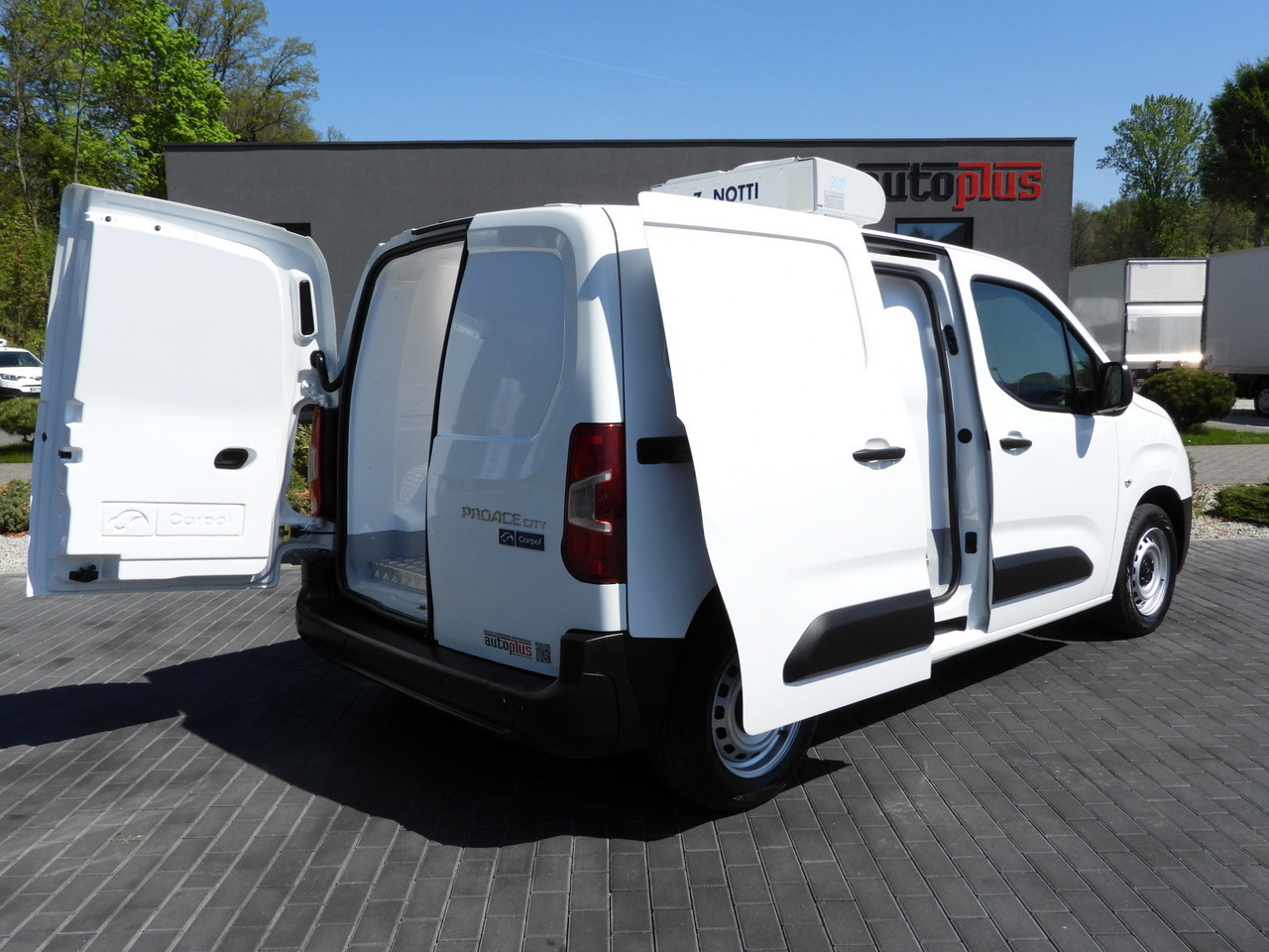 TOYOTA PROACE CITY REFRIGERATOR VAN -15*C POWER SUPPLY 230V CRUISE CONTROL AIR CONDITIONING 100HP - Refrigerated van: picture 3 TOYOTA PROACE CITY REFRIGERATOR VAN -15*C POWER SUPPLY 230V CRUISE CONTROL AIR CONDITIONING 100HP - Refrigerated van: picture 3