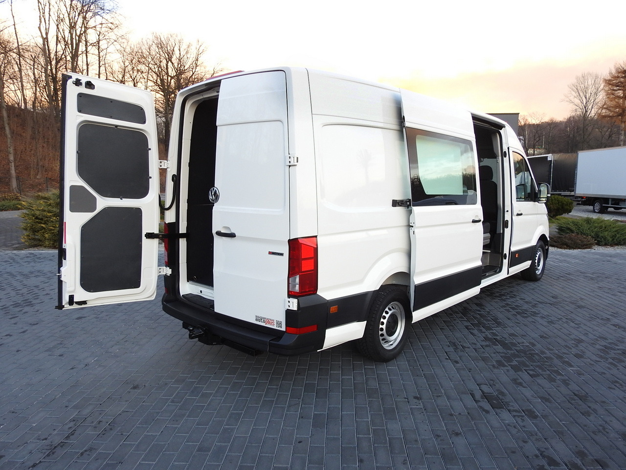 VOLKSWAGEN CRAFTER 4X4 4MOTION BOX DELIVERY VAN 7 SEATS AIR CONDITIONING  140HP - Panel van: picture 3 VOLKSWAGEN CRAFTER 4X4 4MOTION BOX DELIVERY VAN 7 SEATS AIR CONDITIONING  140HP - Panel van: picture 3