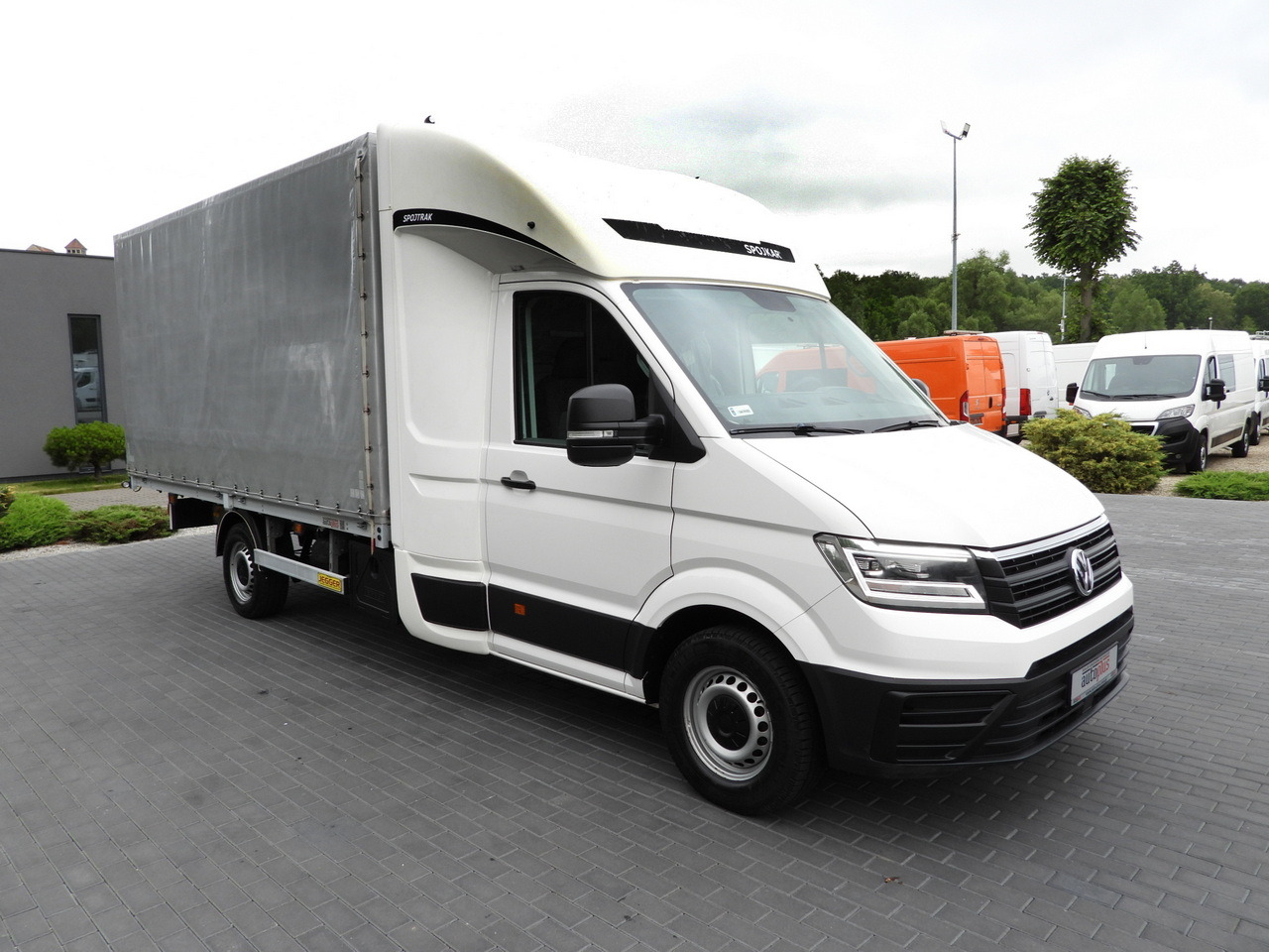 VOLKSWAGEN CRAFTER  TARPAULIN 8 PALLETS WEBASTO CRUISE CONTROL LED LIGHTS AIR CONDITIONING  180HP - Curtain side van: picture 4 VOLKSWAGEN CRAFTER  TARPAULIN 8 PALLETS WEBASTO CRUISE CONTROL LED LIGHTS AIR CONDITIONING  180HP - Curtain side van: picture 4