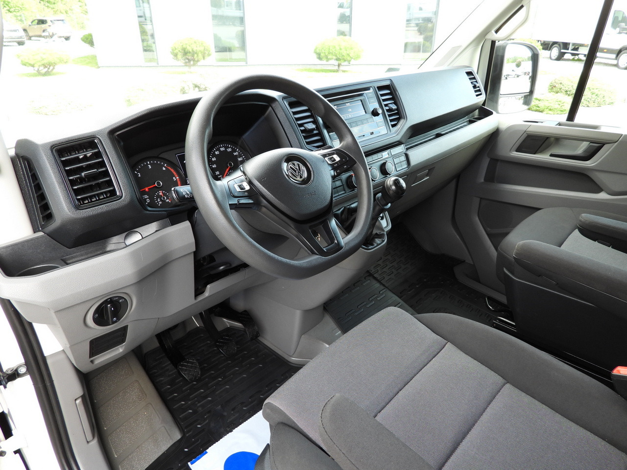 VOLKSWAGEN CRAFTER TARPAULIN LIFT 8 PALLETS WEBASTO CRUISE CONTROL LED LIGHTS AIR CONDITIONING 180HP - Curtain side van: picture 2 VOLKSWAGEN CRAFTER TARPAULIN LIFT 8 PALLETS WEBASTO CRUISE CONTROL LED LIGHTS AIR CONDITIONING 180HP - Curtain side van: picture 2