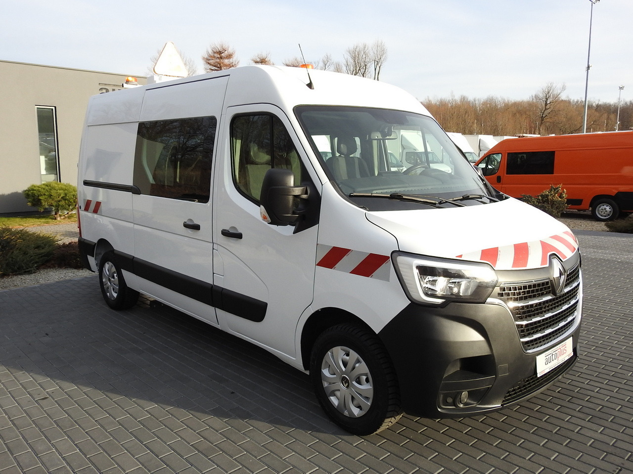 RENAULT MASTER BOX DELIVERY VAN 7 SEATS CRUISE CONTROL AIR CONDITIONING LED LIGHTS 135HP - Van: picture 4 RENAULT MASTER BOX DELIVERY VAN 7 SEATS CRUISE CONTROL AIR CONDITIONING LED LIGHTS 135HP - Van: picture 4
