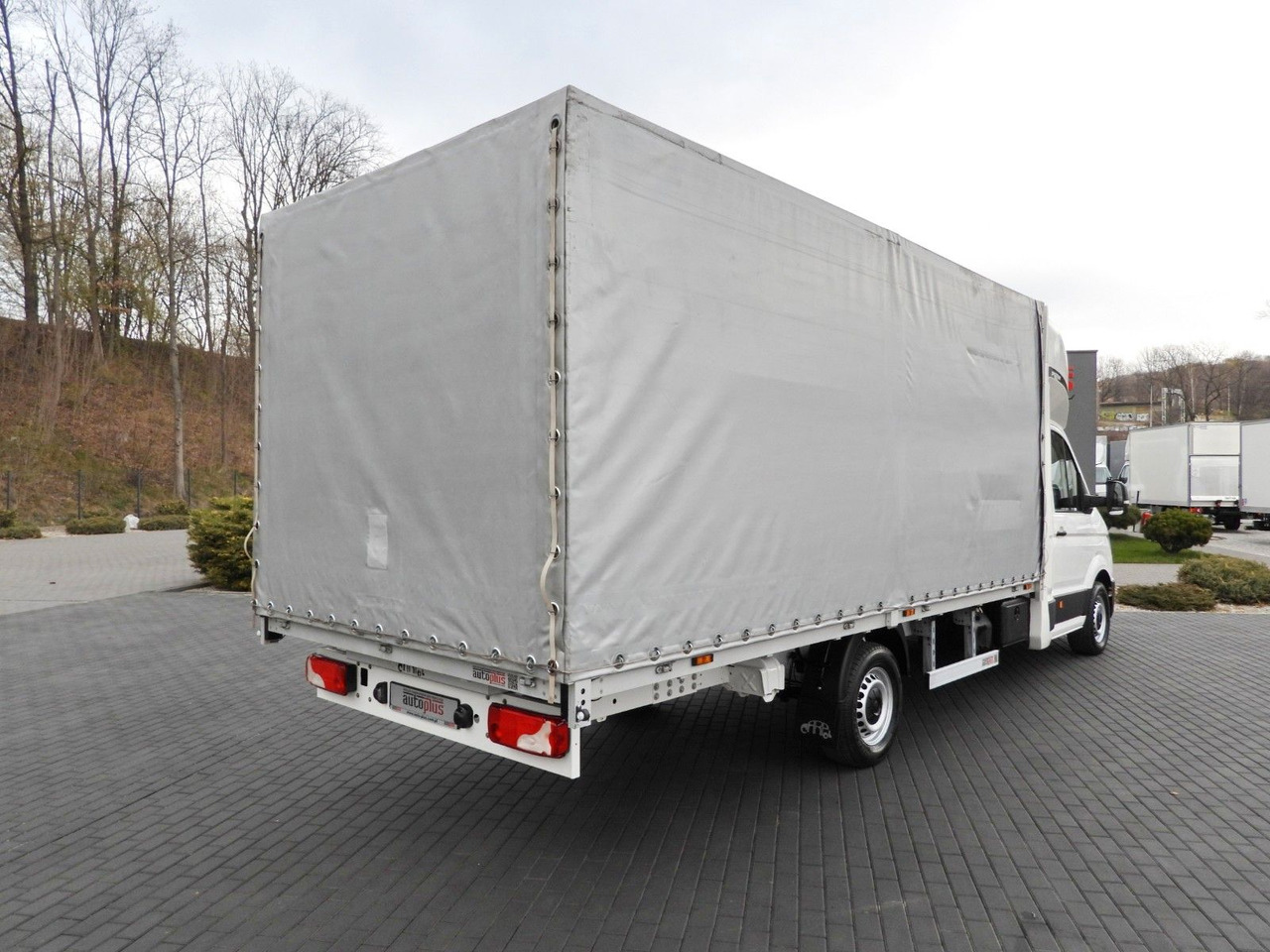 Volkswagen CRAFTER PRITSCHE PLANE 10 PALETTEN WEBASTO - Curtain side van: picture 3 Volkswagen CRAFTER PRITSCHE PLANE 10 PALETTEN WEBASTO - Curtain side van: picture 3