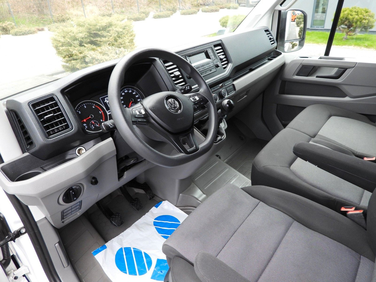 Volkswagen CRAFTER PRITSCHE PLANE 10 PALETTEN WEBASTO - Curtain side van: picture 2 Volkswagen CRAFTER PRITSCHE PLANE 10 PALETTEN WEBASTO - Curtain side van: picture 2