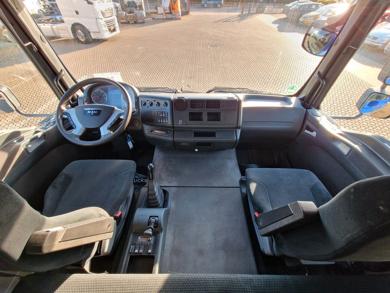 Container transporter/ Swap body truck MAN TGM 18.340 4X2 LL / Ladebordwand / 3 Betten: picture 19 Container transporter/ Swap body truck MAN TGM 18.340 4X2 LL / Ladebordwand / 3 Betten: picture 19