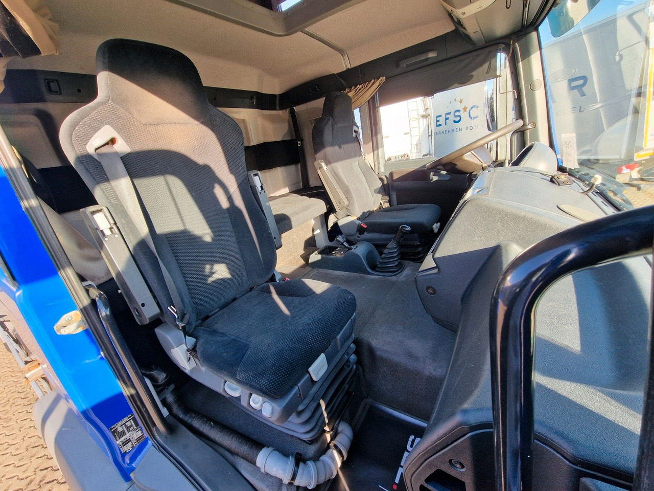 Container transporter/ Swap body truck MAN TGM 18.340 4X2 LL / Ladebordwand / 3 Betten: picture 17 Container transporter/ Swap body truck MAN TGM 18.340 4X2 LL / Ladebordwand / 3 Betten: picture 17