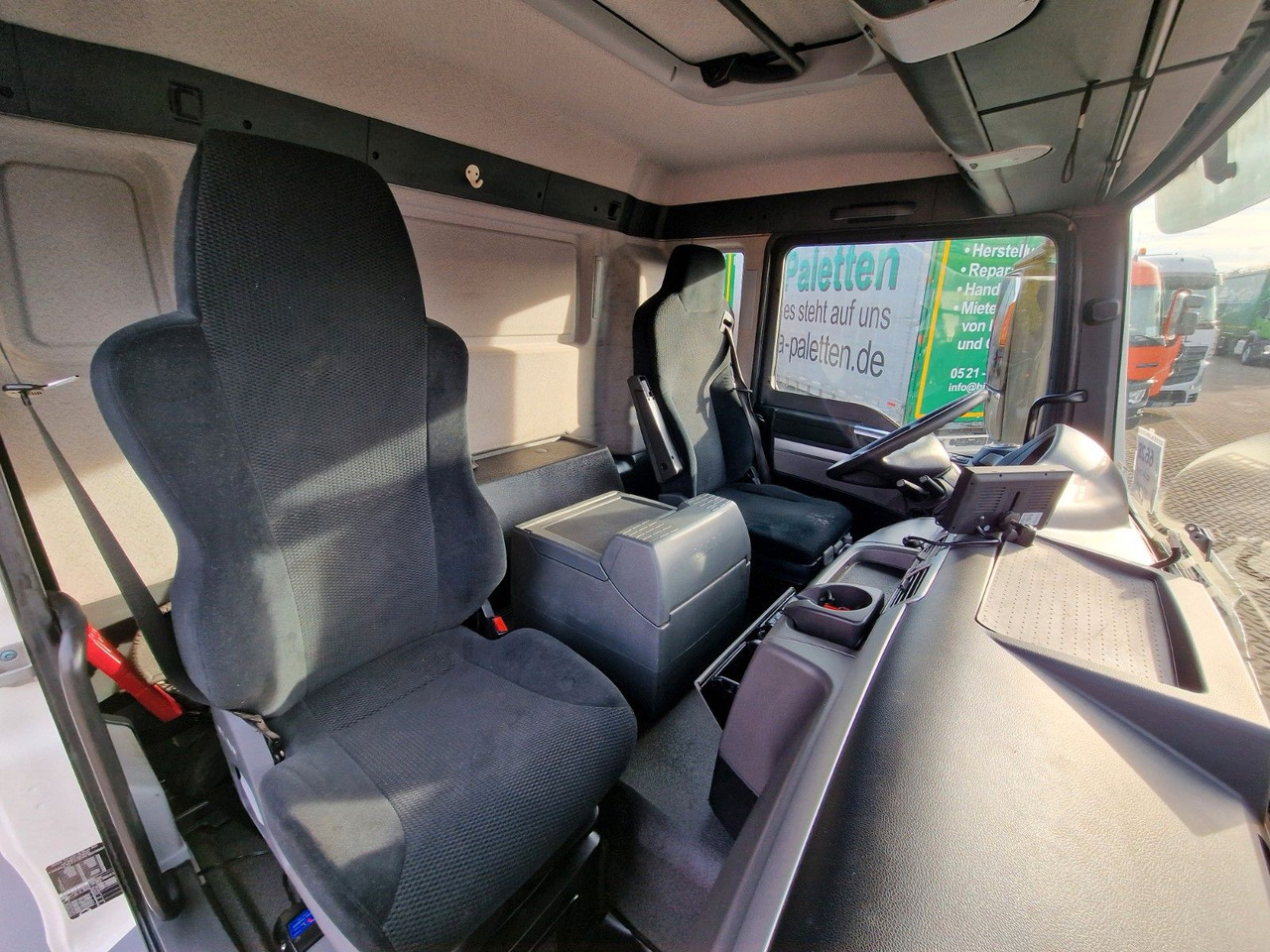 Crane truck, Curtainsider truck MAN TGS 26.360 / Palfinger PK 22002EH / Lenkachse MAN TGS 26.360 / Palfinger PK 22002EH / Lenkachse: picture 18 Crane truck, Curtainsider truck MAN TGS 26.360 / Palfinger PK 22002EH / Lenkachse MAN TGS 26.360 / Palfinger PK 22002EH / Lenkachse: picture 18