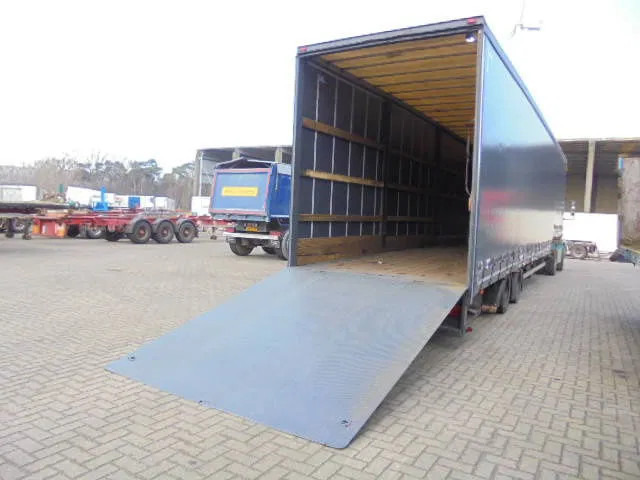Fruehauf ONCZ 30-218 A - Low loader semi-trailer: picture 2 Fruehauf ONCZ 30-218 A - Low loader semi-trailer: picture 2