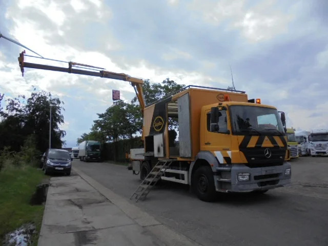 Mercedes-Benz Axor 1828 - Crane truck: picture 3 Mercedes-Benz Axor 1828 - Crane truck: picture 3