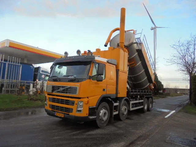 Volvo FM 400 8X4 BLADGEVEERD - Vacuum truck: picture 1 Volvo FM 400 8X4 BLADGEVEERD - Vacuum truck: picture 1