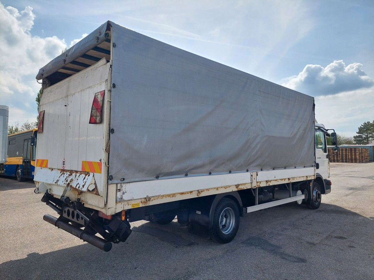 MAN TGL 8.180 4X2 BL - Curtainsider truck: picture 4 MAN TGL 8.180 4X2 BL - Curtainsider truck: picture 4