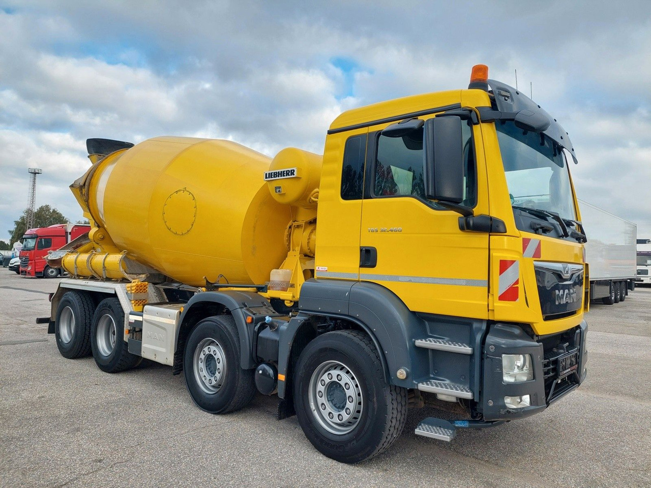 MAN TGS 32.460 8X4 BB Liebherr 9 m³ - Concrete mixer truck: picture 2 MAN TGS 32.460 8X4 BB Liebherr 9 m³ - Concrete mixer truck: picture 2