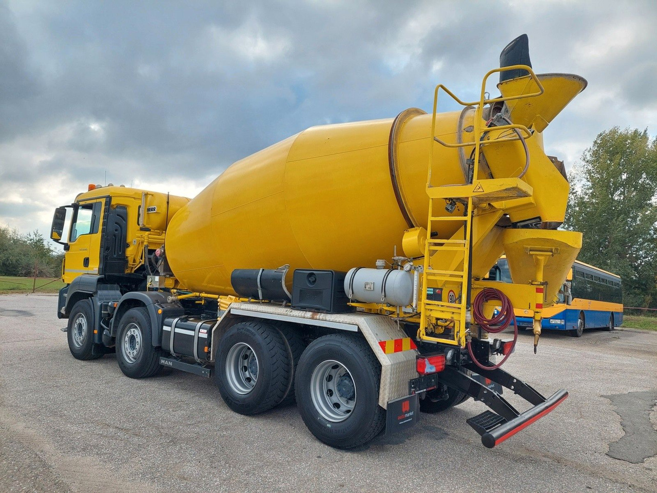 MAN TGS 32.460 8X4 BB Liebherr 9 m³ - Concrete mixer truck: picture 3 MAN TGS 32.460 8X4 BB Liebherr 9 m³ - Concrete mixer truck: picture 3
